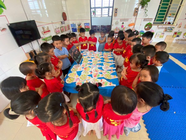 Món quà yêu quý các bạn nhỏ tặng mẹ...20/10/2024