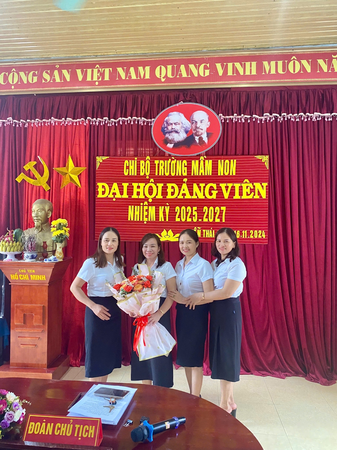 Ban chi ủy Giám hiệu