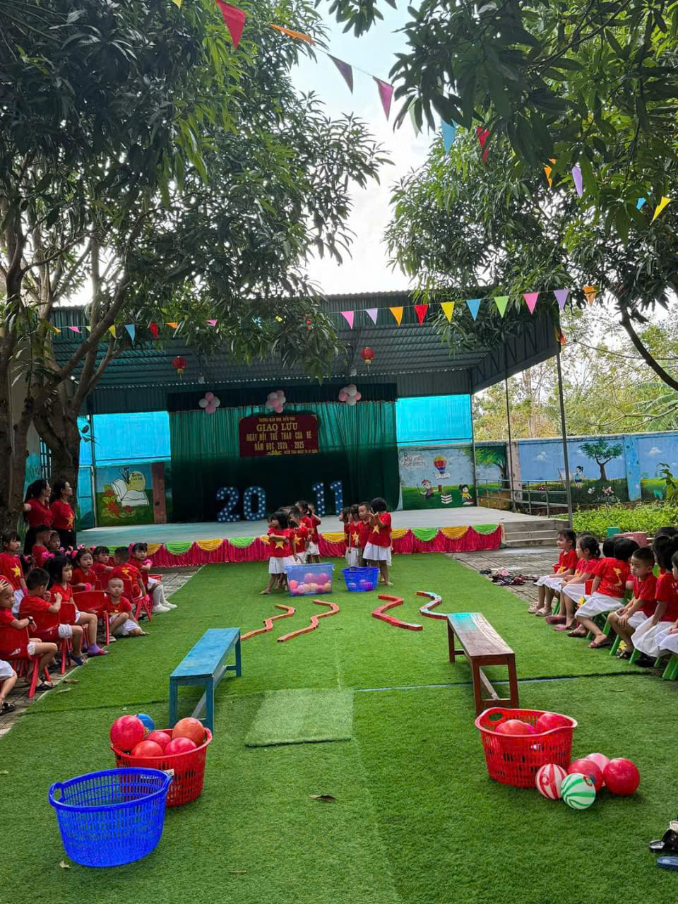 cháu chơi vận động