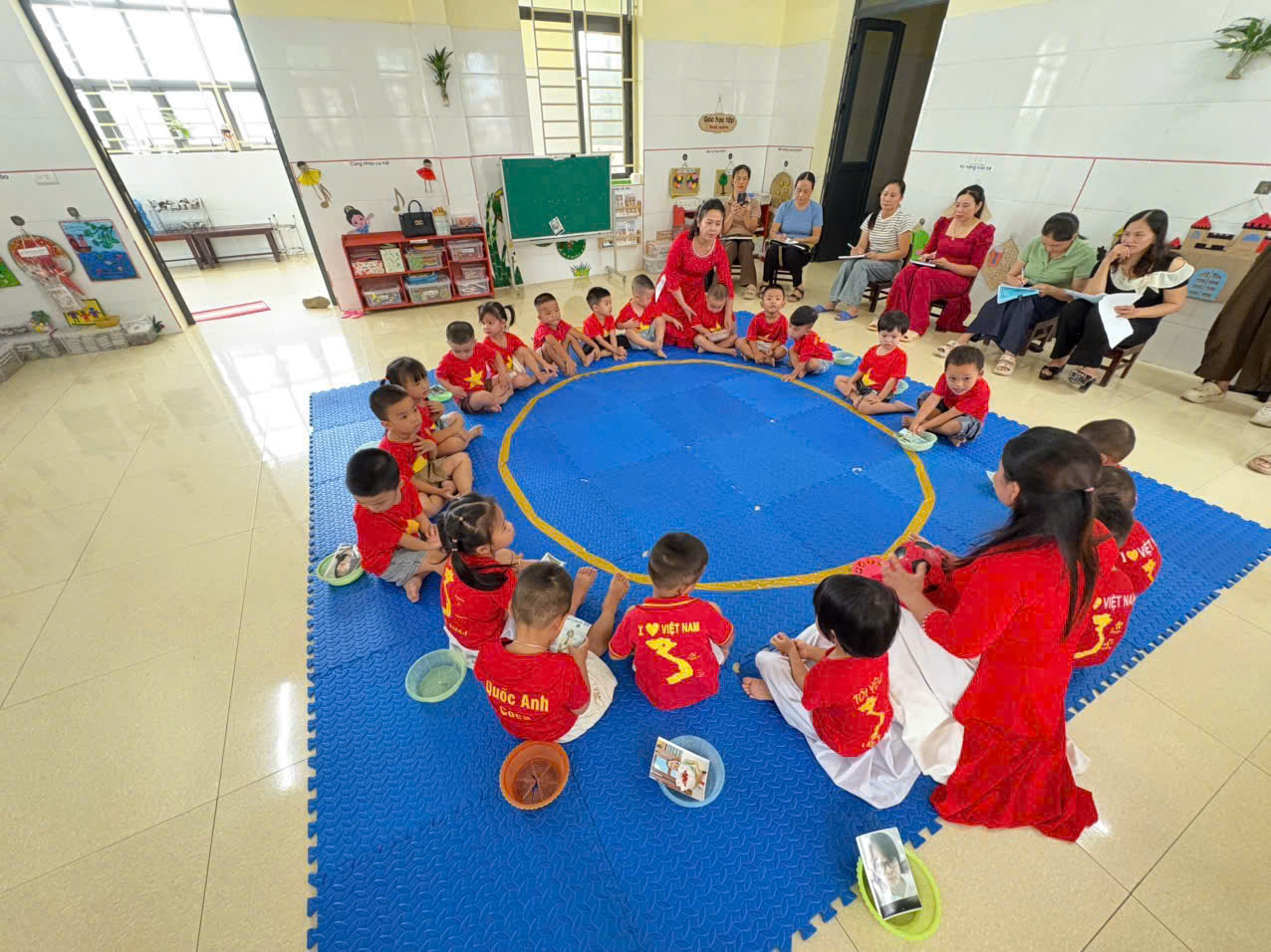 CHÁU HOẠT ĐỘNG