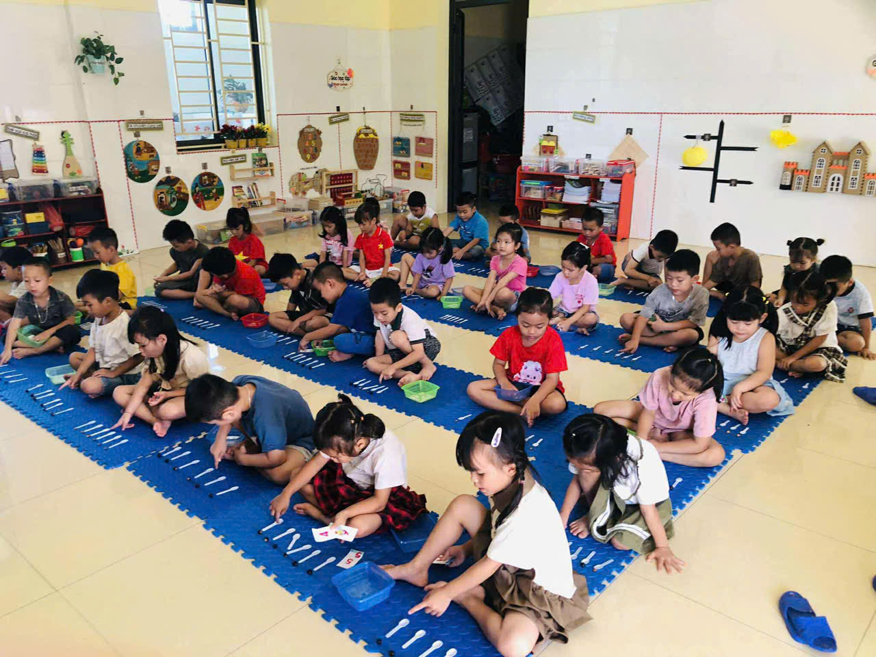 HOẠT ĐỘNG HỌC LÀM QUYEN VỚI TOÁN